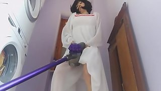 what a naughty housewife! all naked and struggling with the vacuum cleaner