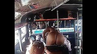 El culo de mily la conejita en el bus