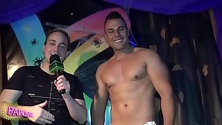 Gogoboy Jonathan Henrique em show ousado no Termas Rainbow